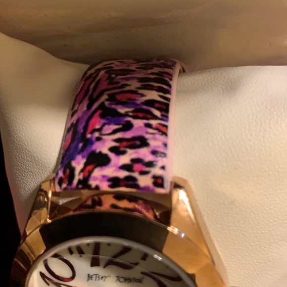 Betsey Johnson pink leopard watch - Picture 8 of 10